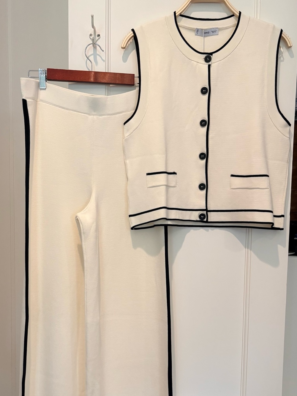 MANGO Ivory cropped Knit Vest Waistcoat XL
& side stripe Wide-Leg Pant L Set